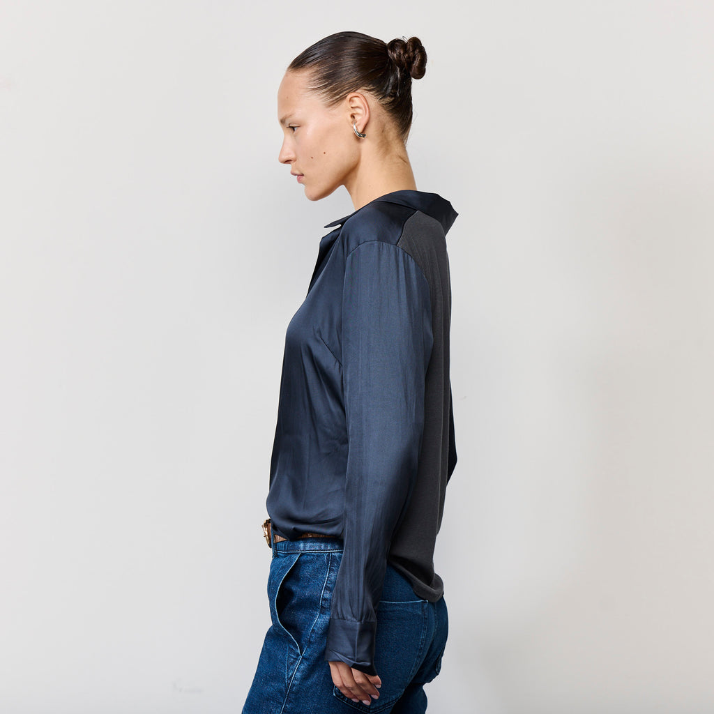 FITTED BUTTON UP SHIRT