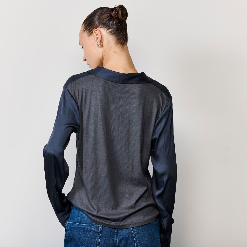 FITTED BUTTON UP SHIRT