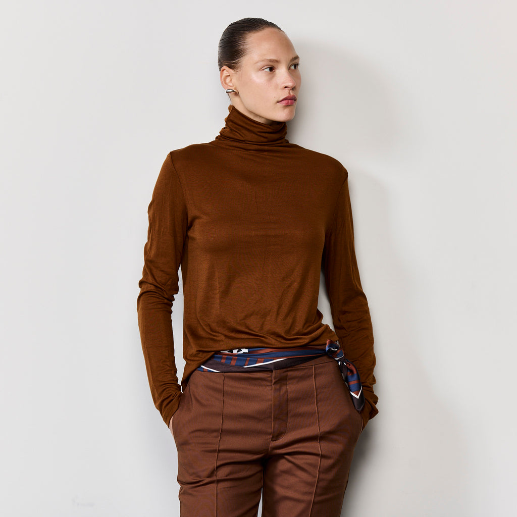 THE LIGHT WEIGHT TOP