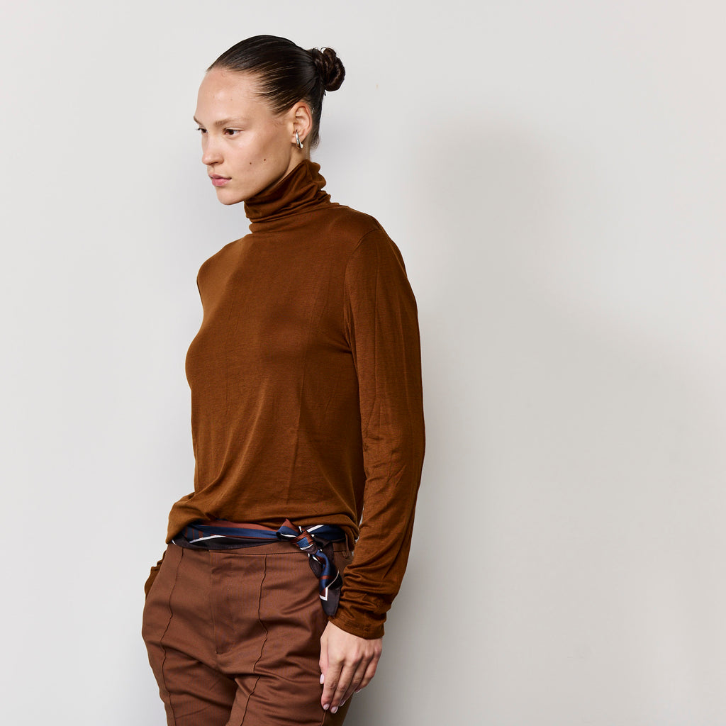 THE LIGHT WEIGHT TOP