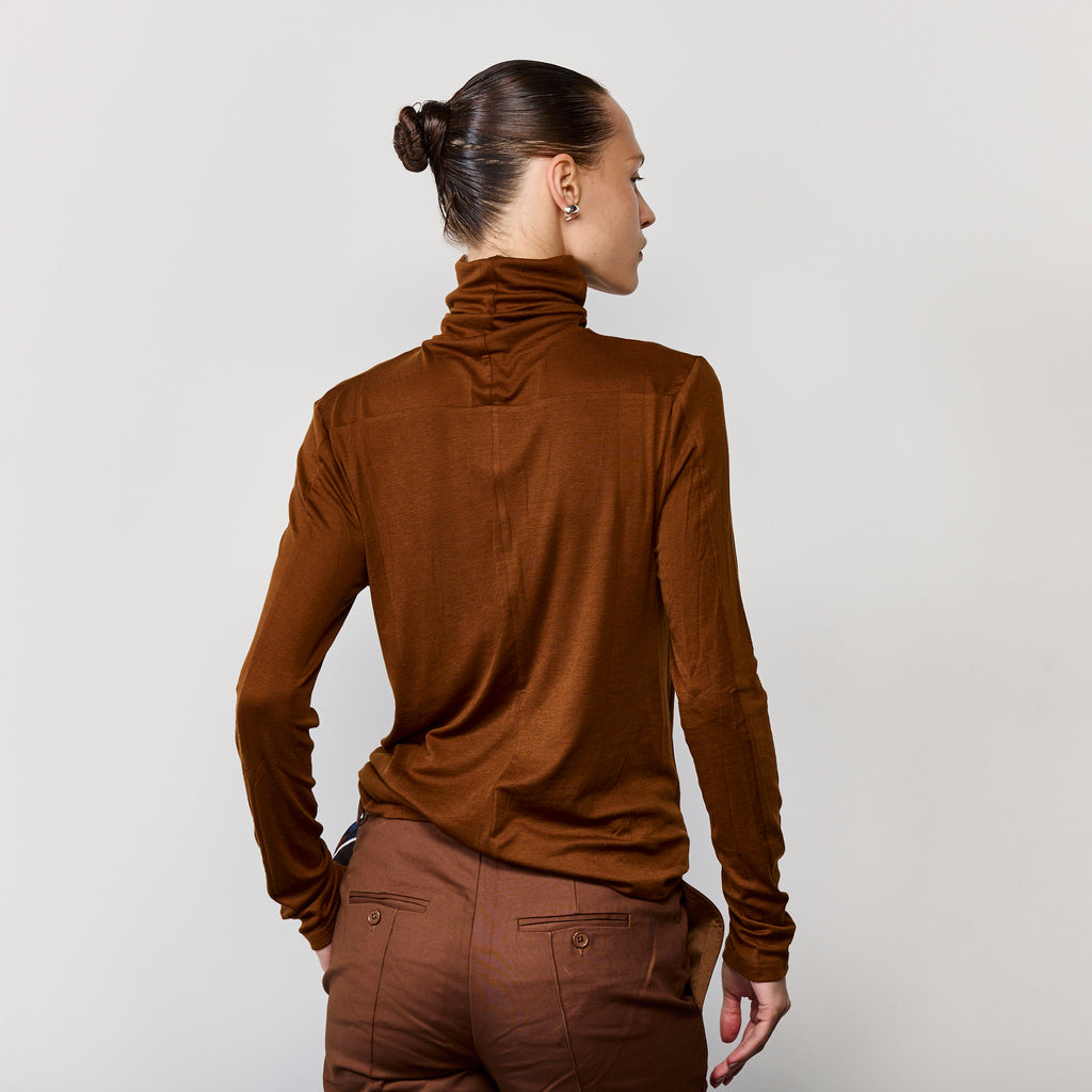 THE LIGHT WEIGHT TOP