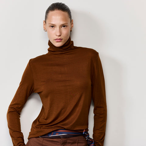 THE LIGHT WEIGHT TOP