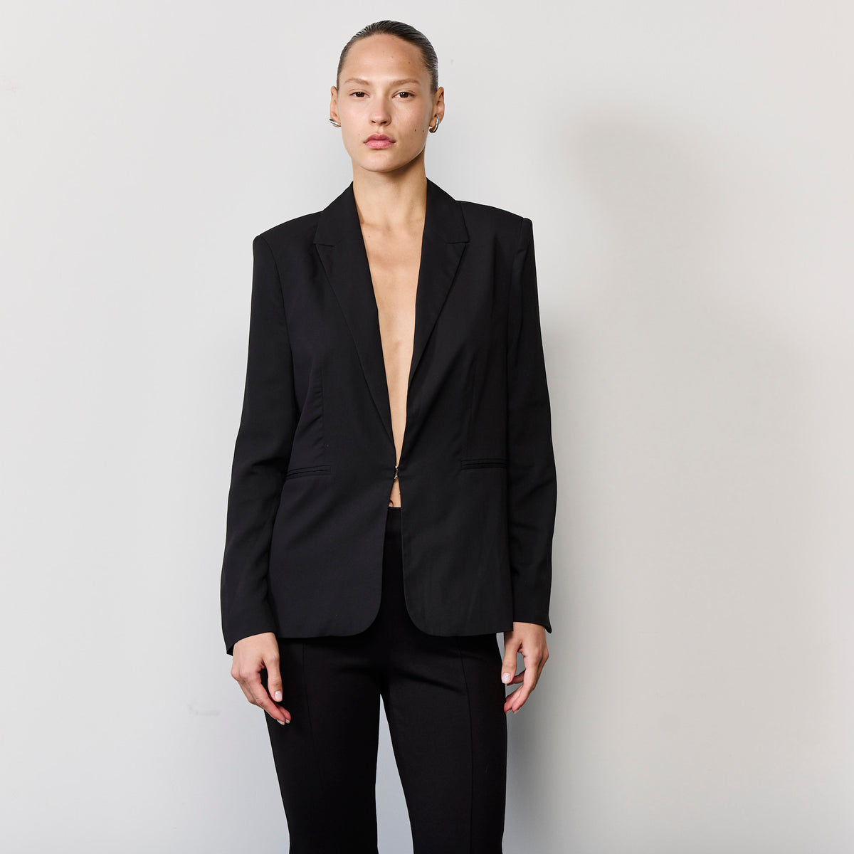 THE COOL FIT BLAZER