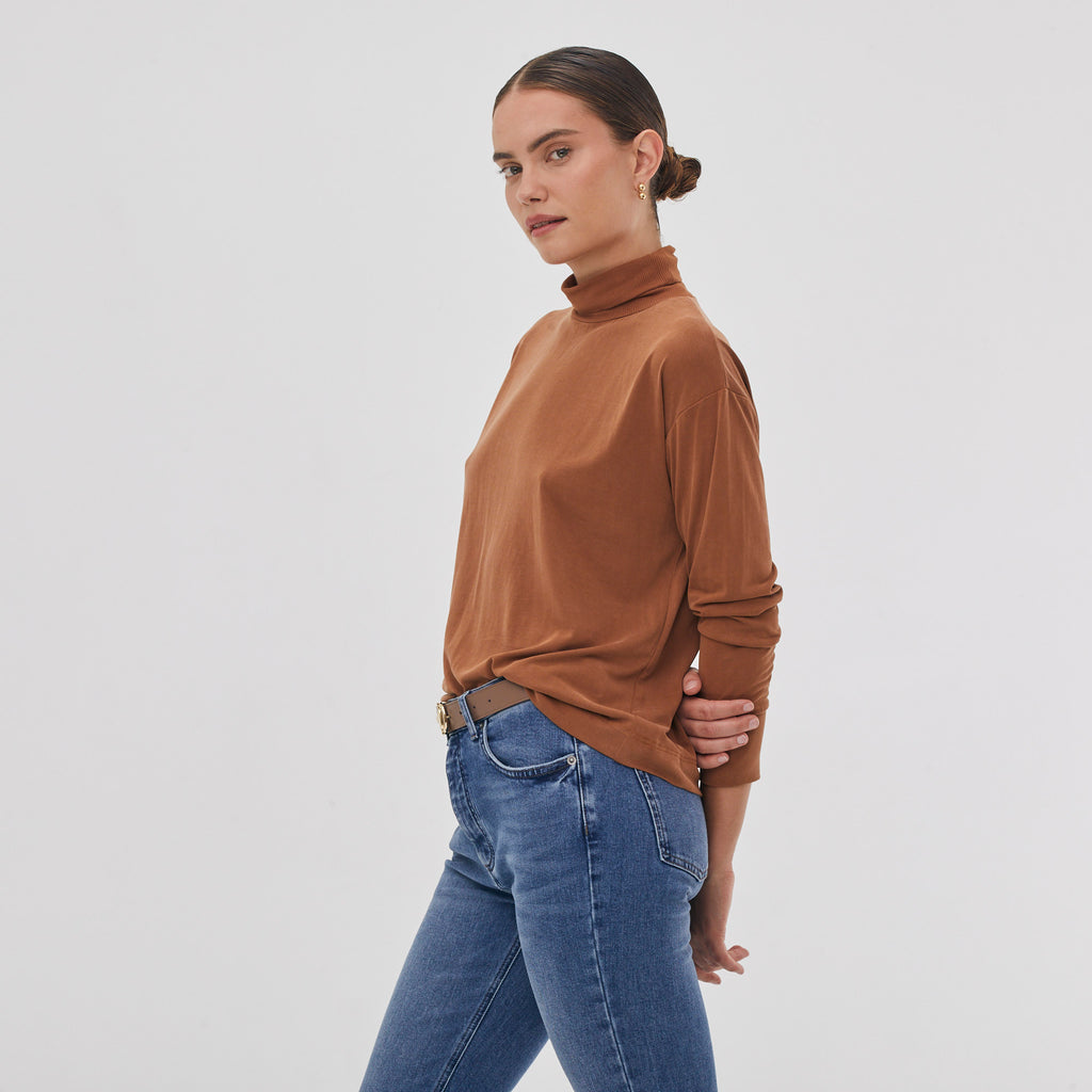SOFT HIGH NECK TOP