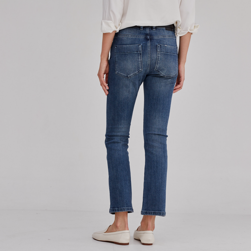 THE STRAIGHT LEG DENIM