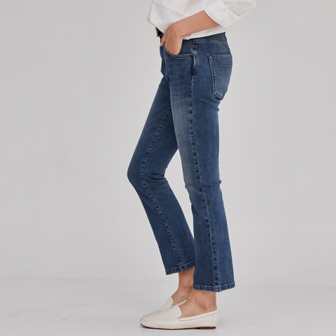 THE STRAIGHT LEG DENIM