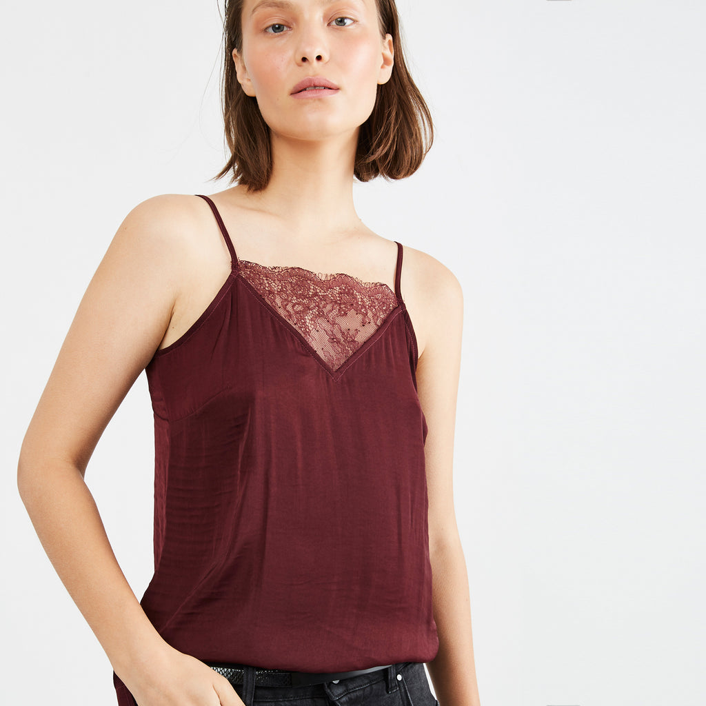 TRIANGLE LACE TOP